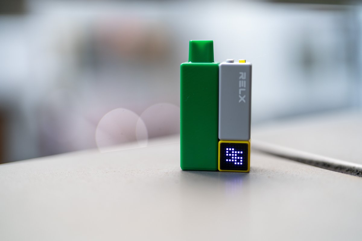 RELX Creator を持って、ベランダでひと息。
静かな午後の風にあたりながら、スマートディスプレイに流れる小さなアニメーションが気分を和ませてくれる。
お気に入りの場所で、ちょっとしたブレイクを。
#RELX #RELXCreator #ベランダ時間 #日常にひと息