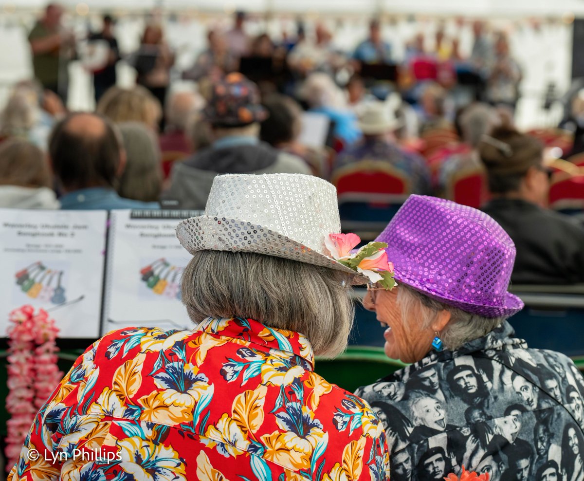 Southdowns Ukulele Festival 2025 is FREE festival for Ukulele Players and the public.
It is held in a large marquee (which can accommodate 200 people) on Waterloo Square in Bognor Regis.
Expect Ukulele Jamming Groups,  Open Mic sessions and several Free Workshops.
#bognorregis