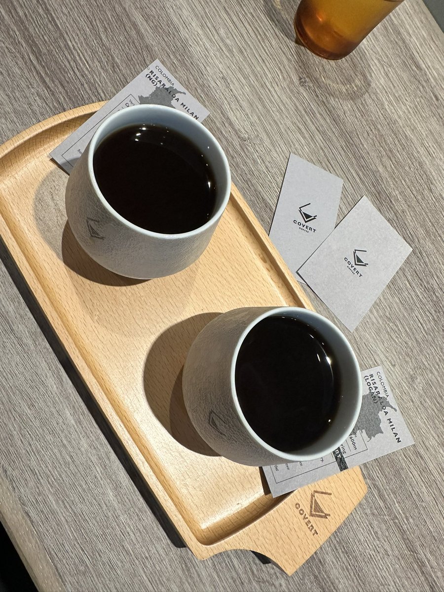仕事で新宿きたから気になってたcovert coffeeへ！せっかくだから飲み比べで！

パッションフルーツの香りが広がってちょっとスモーキーな感じが最高😳
グレープの甘さを鼻が抜けていく感じが最高、綿あめみたいな甘さも相まってバランスもいい☕️