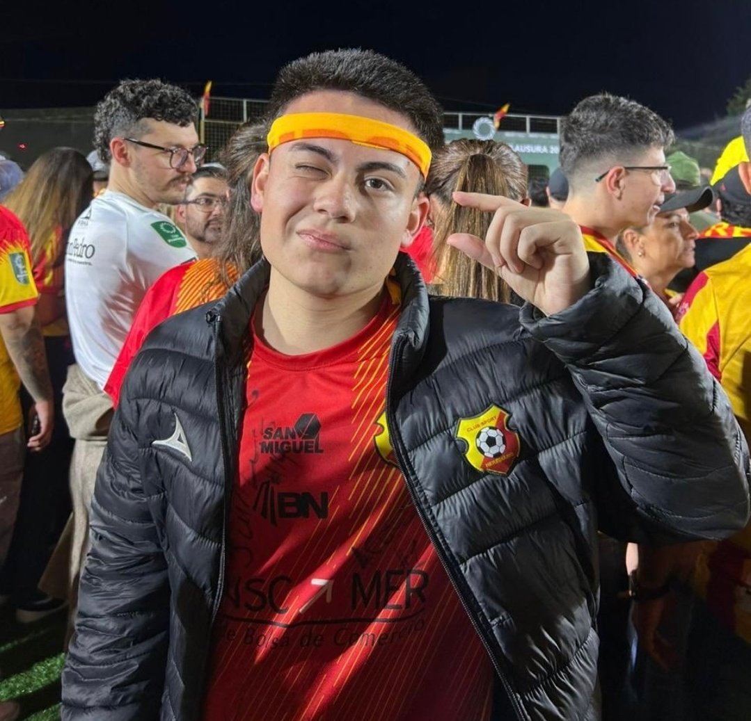 Acá dejo estos datos para que duela más...
Alajuelense 54 🏆
30 Ligas
12 Copas
3 Recopas
1 Supercopa
2 CONCACAF
2 UNCAF
2 CENTROAMERICANAS
1 CENTROAMÉRICA Y EL CARIBE
1 LIGA CONCACAF 

Herediano 46 🏆
31 Ligas
11 Copas
3 Supercopas
1 LIGA CONCACAF