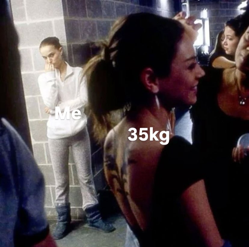 Hago hilo? De como me seguí manteniendo en mi mismo peso de 35  apesar de que me internaron de nuevo JKAJS y no use laxantes (no quiero joderme el colon) 
O paso comparto mis tips como deje de tener atracones 😸