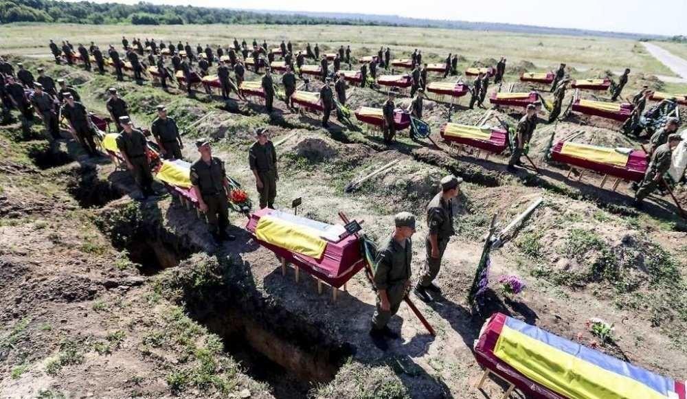 NAFOvoyager's tweet image. August 29, 2014 — Ilovaisk massacre.

russians point-blank shelled Ukrainian columns in the “green corridor” they themselves had proposed.

366 killed. 400+ wounded. 300+ captured.

Never forget. Never forgive. Never trust russia.