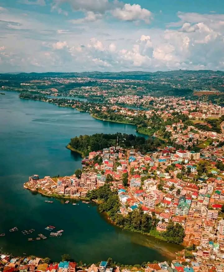 Excellence Monsieur le Président de la République chef de l'Etat ( <a href="/fatshi13/">Félix A. Tshisekedi</a> ) les Ville de Goma et Bukavu sont aujourd'hui en détresse respiratoire grave, elles saturent ce matin à 60% sous Oxygène.
Monsieur le Président de la République Chef de l'État aujourd'hui ces deux
