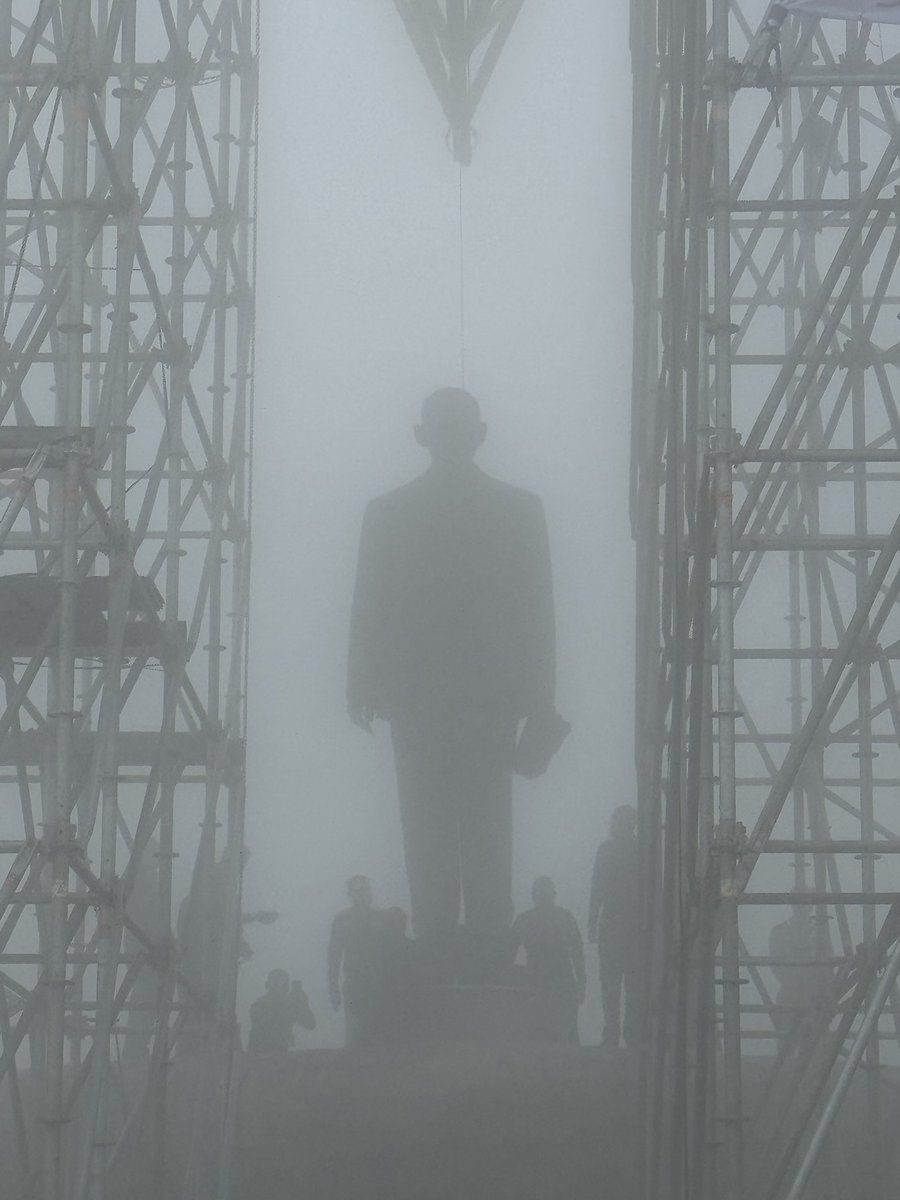 พระบรมรูปในหลวงรัชกาลที่ 9 ณ ดอยอินทนนท์ เคียงคู่กับพระมหาธาตุเจดีย์ “นภพลภูมิสิริ-นภเมทนีดล” กำหนดการบวงสรวง 5 กันยายน 2568 วันนี้หมอกลงหนา อุณหภูมิ 19 องศาครับ 

🙏🏼🙏🏼🙏🏼🙏🏼🙏🏼🙏🏼🙏🏼🙏🏼🙏🏼🙏🏼