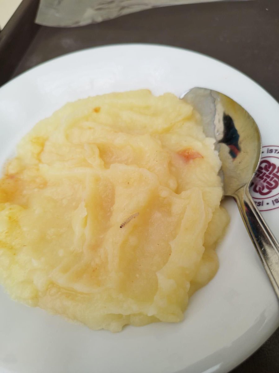 Sağlık çalışanlarına ya da herhangi bir kurumda, birimde, ortamda, mekanda çalışan bir kişiye hak ettiği saygıyı ve değeri göstermek gerekir. Kar ve maliyet kontrolünü ön planda tuttuğunuzda ucuz, kalitesiz ve maliyeti düşük yemekler sadece tercih meselesidir. Karşındaki kişinin