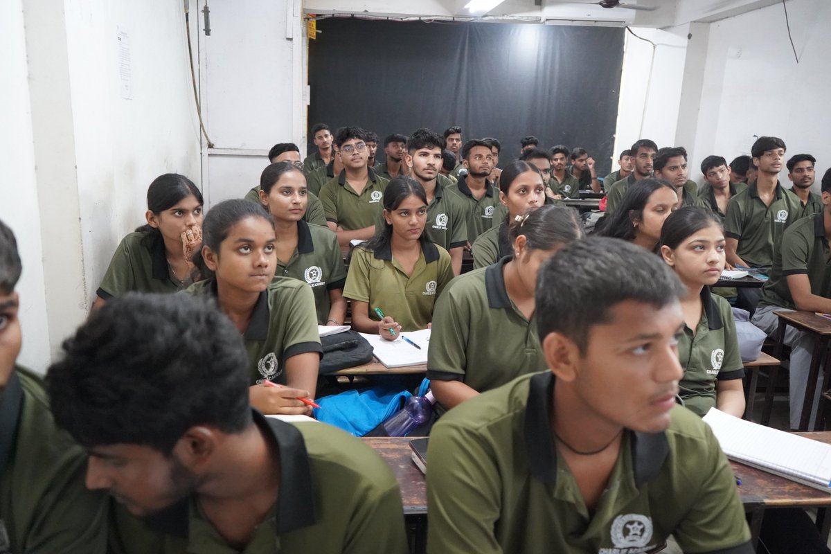 Charlieacadmy's tweet image. 🚨 UP SI Offline Batch 💯 शुरू हो रहा है 10 Sept 2025 से | Full तैयारी 🔥 | Join Now Students 👮‍♂️
#UPSI2025 #UPSIBatch #UPPoliceSI #UPSIPreparation #UPSIExam #UPSI2025Vacancy #UPSIOfflineBatch #UPPolice2025 #UPSIClasses