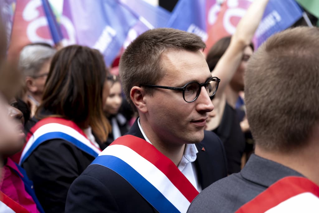 Impôts : le député LFI Antoine Léaument appelle à « attraper par les cheveux les plus riches de ce pays ».

Soutenez-vous Antoine Léaument ?
A. Oui
B. Non