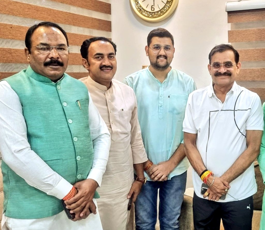 krantiveer25's tweet photo. भारतीय जनता पार्टी के वरिष्ठ नेता मध्यप्रदेश शासन के पूर्व मंत्री पन्ना विधानसभा से मा विधायक श्री बृजेंद्र प्रताप सिंह जी को जन्मदिवस की हार्दिक शुभकामनाएं एवं बधाई।
बाबा महाकाल आपको उत्तम स्वास्थ्य एवं दीर्घायु प्रदान करें।।
@Bpsingh_bjp @drajaysinghbjp @BJP4MP @vdsharmabjp https://t.co/a4lH5rpp9T