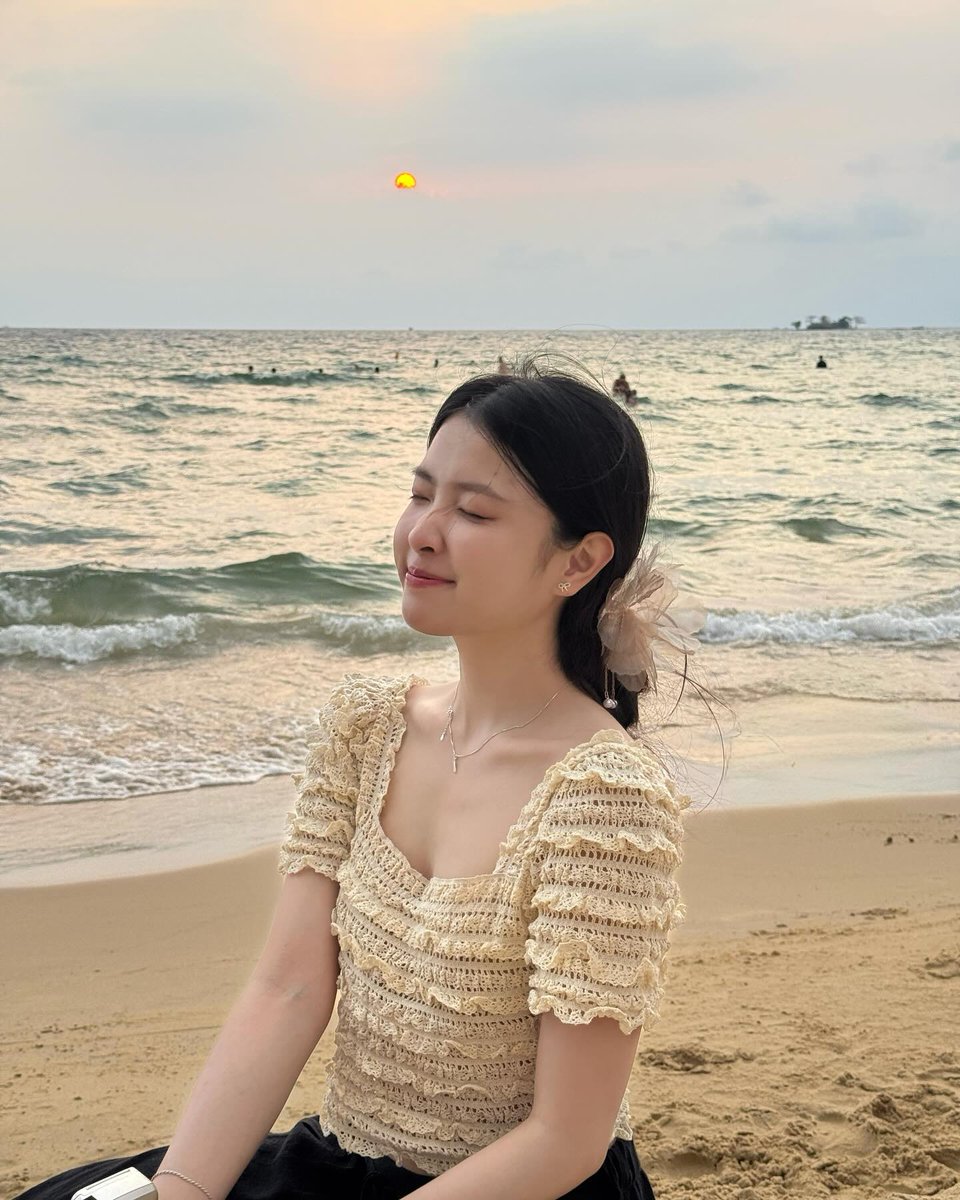 Hiya 🤗 Always remember: there’s magic in kindness, sprinkle it everywhere you go. 🌸

#jav