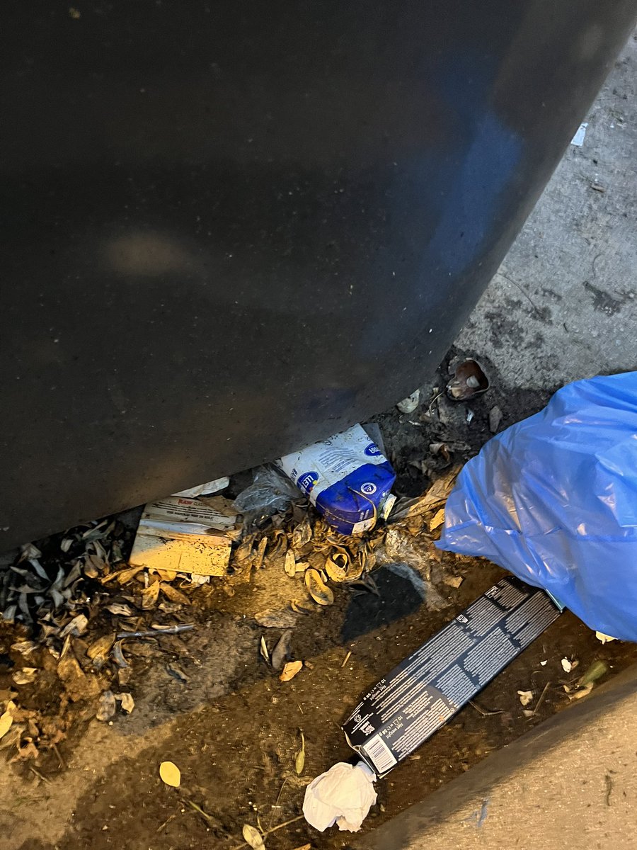 S’ha de tenir mala llet trepitjar la llet de casa nostre 😉#netejemgirona 
<a href="/gironabruta/">@gironabruta</a> <a href="/Girona_Cat/">Ajuntament de Girona</a>  <a href="/llsalellasvilar/">Lluc Salellas i Vilar</a> <a href="/sergicot/">Sergi Cot 🇵🇸</a> <a href="/DiarideGirona/">Diari de Girona</a> <a href="/RedaccioAltaveu/">Redacció Altaveu</a> <a href="/Gironanoticies/">Diari Girona Notícies</a> <a href="/MilloremGirona/">MilloremGirona</a>  <a href="/Ffr1449591/">SALVEM GIRONA</a> <a href="/GuanyemGirona/">Guanyem Girona</a>
<a href="/gencat/">Generalitat de Catalunya</a> <a href="/som3cat/">3Cat</a> <a href="/Cati_Girona/">CatInfo Girona</a> <a href="/tvgirona/">Televisió de Girona</a> <a href="/SERGirona/">Ràdio Girona</a> <a href="/salutcat/">Salut</a>