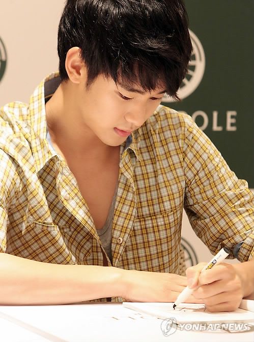 dramaLove05's tweet photo. Kim Soo-hyun, I miss you so much. 💕💕💕💕 https://t.co/kWoK28CqRR