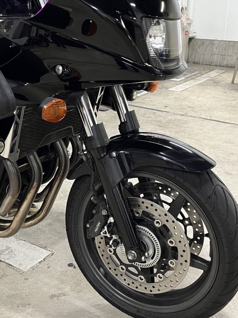 AJ_FJR1300AS's tweet image. 明日、午前中
CB1300スーパーツーリングの
ブレーキディスクと、ブレーキパッドを交換します。
見学したい方の申し込み受付中です📖✍️

#CB1300P