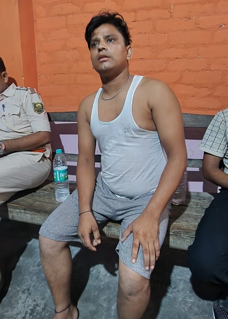 Sudhir Mishra 🇮🇳 (@sudhir_mish) on Twitter photo कांग्रेस कार्यकर्ता “मो. रिजवी” PM मोदी को  “माँ की गाली”  देने के आरोप में गिरफ्तार।
राहुल गाँधी ने यही  “आतंकी” पाल रखे हैं... जो भारत से और भारत के हिन्दू पीएम से नफरत करते हैं। कांग्रेस कार्यकर्ता “मो. रिजवी” PM मोदी को  “माँ की गाली”  देने के आरोप में गिरफ्तार।
राहुल गाँधी ने यही  “आतंकी” पाल रखे हैं... जो भारत से और भारत के हिन्दू पीएम से नफरत करते हैं।