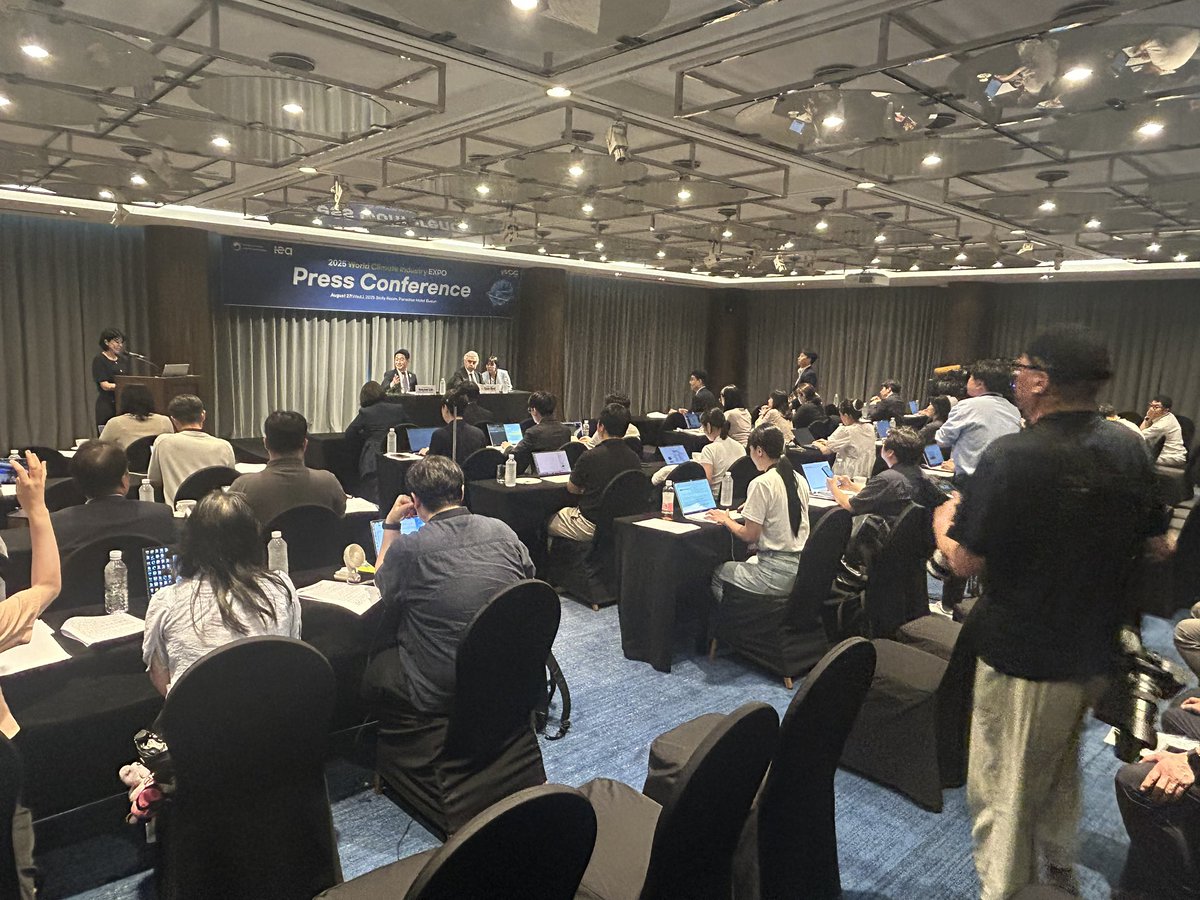 Always a pleasure to engage with Korea’s enthusiastic press corps

At a dynamic press conference in Busan, I took questions on 🇰🇷’s energy “superhighway”, energy &amp; AI, energy security, clean tech supply chains, the role of nuclear power and more
