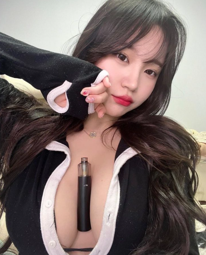 21岁｜单身 🇸🇬有00后约嘛？ 有位｜点赞📷可以开车📷