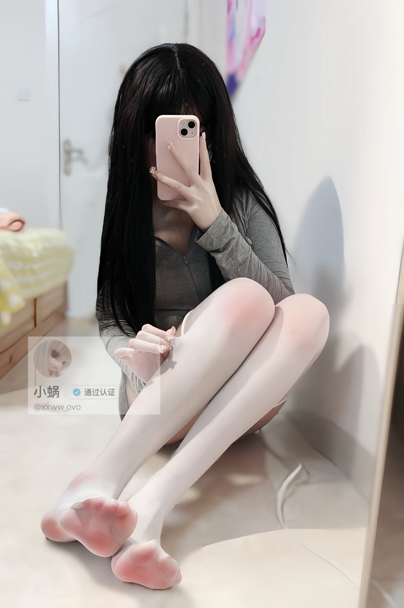 马上2wfo啦谢谢宝宝们喜欢和陪伴
送2w福利啦！评论区评论➕转发
1.抽10名宝宝送一条图白丝一双
2.抽15名宝宝免🚪➕自录
3.抽5名宝宝送52🧧
2w粉开福利，抽到的宝宝我会挨个私信泥嘟！！！谢谢泥们喜欢我(膜拜)
祝大家七夕节可乐，表白成功，做到做爽的爱！！