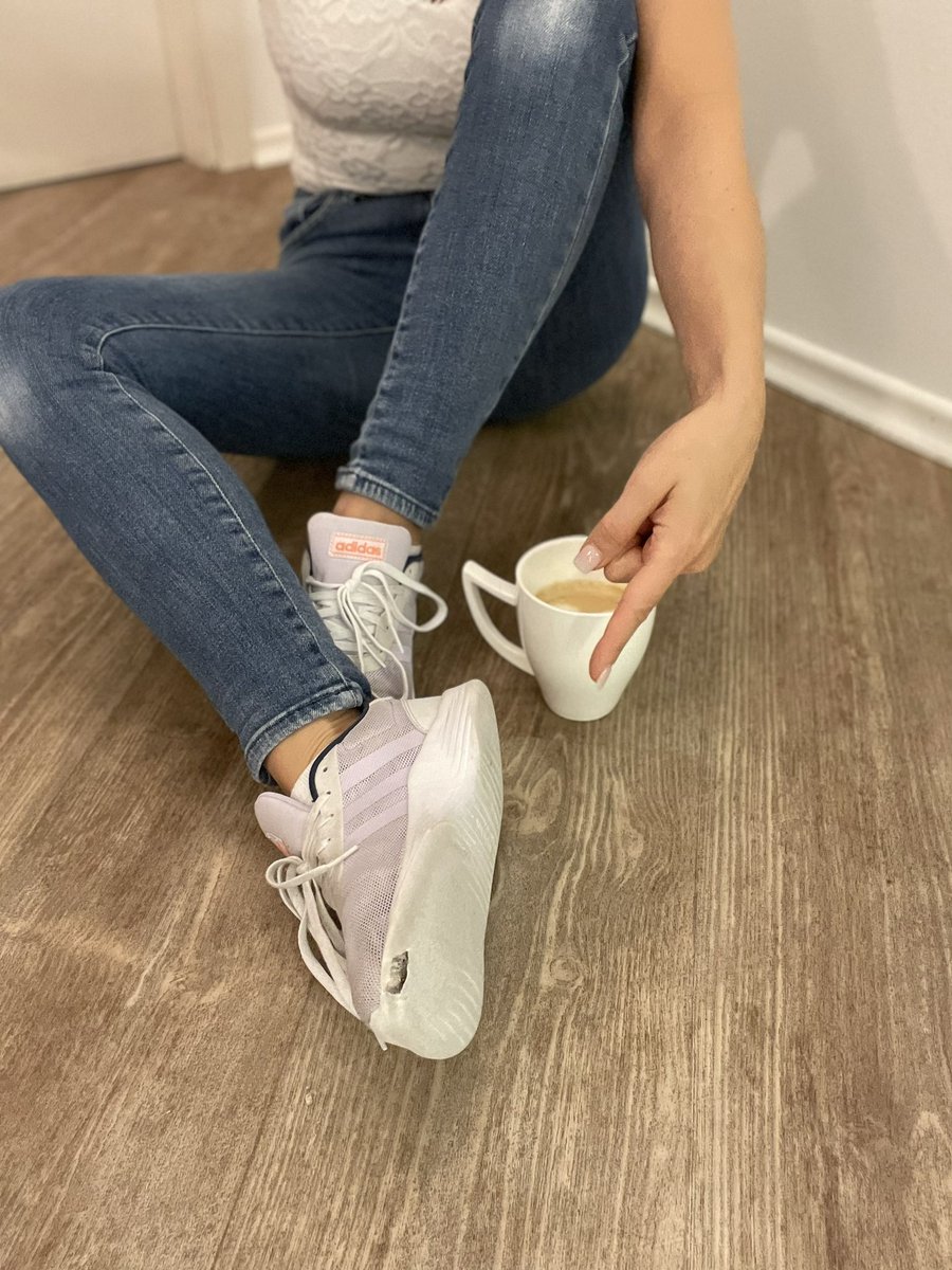 fabienne_66's tweet image. Wer von euch Losern finanziert mir neue Schuhe?
#füsse #fussmodel #germanmodel #germangirl #fetisch #fussfetisch #göttin #sklave