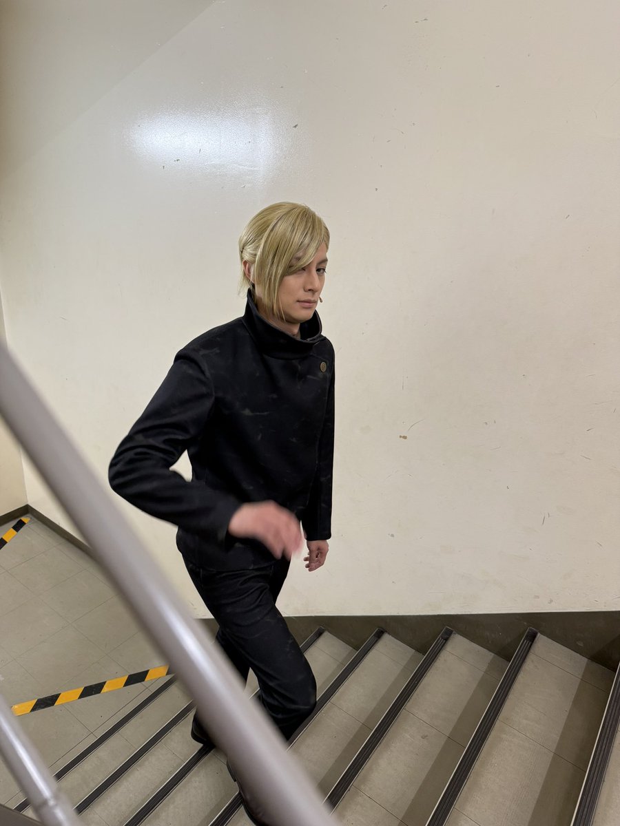 舞台「呪術廻戦」−懐玉・玉折−7日目ありがとうございました。

公演も折り返し。
まだまだ余すところなく！

明日からもがんばります！！

今日の七海！！！

#呪術廻戦 
#じゅじゅステ