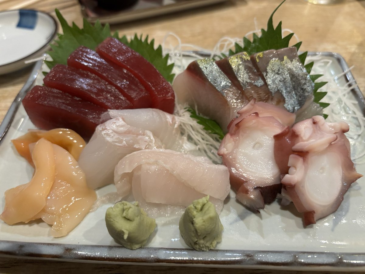 今日はお刺身を食べに来ました