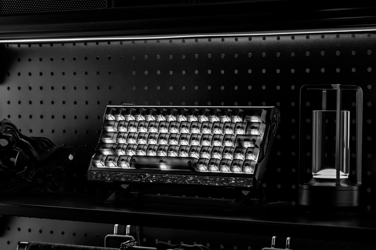 iQunix's tweet image. Need a tough keyboard for gaming? EV63 Dark Side RS nails hardcore performance + dark style! 🖤

iqunix.com/products/iquni…