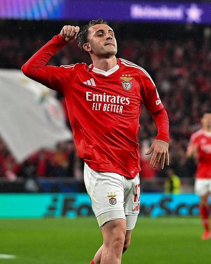 Kerem Aktürkoğlu, Benfica'dan Fenerbahçe'ye transfer oluyor. Bu sabah takım arkadaşlarıyla vedalaştı.

Türk futbolcu, Şampiyonlar Ligi elemelerinin ardından takım pazar günü oynanacak Alverca deplasmanının hazırlıklarına başlarken, bu sabah Seixal'da herkesle vedalaştı.

🗞️Record