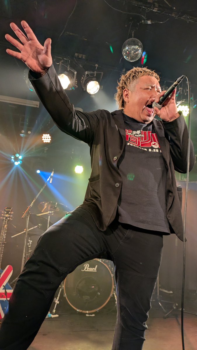 martin_50_'s tweet photo. 昨夜は池袋EDGE『AKIRA FOREVER』へ
６時間の長丁場、みなさんお疲れ様でした😅
エバカンさんとても辛かったと思うけどみんなに会わせてくれて嬉しかった🥰
ありがとうございました‼️
また来年も楽しみにしています✨
#JOLLYPICKLES 
#ジョリーピックルス
#AKIRAFOREVER https://t.co/bKLHTejfsG