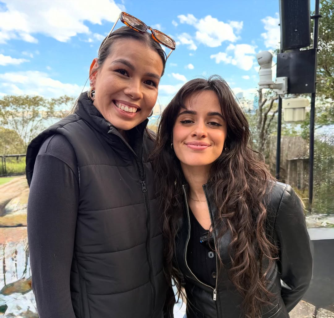 Camila Cabello with a fan in Sydney, Australia 🇦🇺