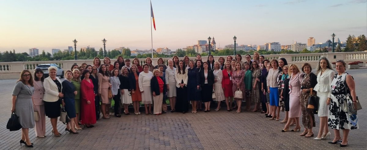 By now a tradition - the yearly photo of the women ambassadors and consuls general of 🇷🇴Romania.
Yes, our ranks are growing! And we are proud to share same important responsabilities along our male colleagues.
#womenindiplomacy