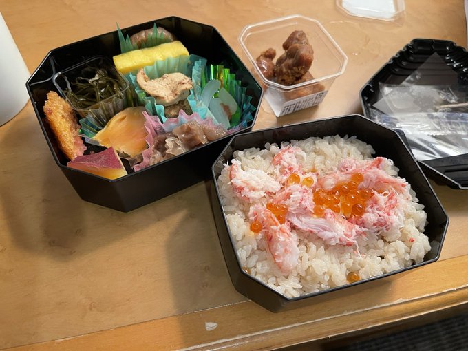 駅弁、福井御膳竜のめぐみ。色んなおかずを一口ずつ、というのは個人的にとても好き。何かパンチの強い主役級のが一つあったらもっと好きかも。 