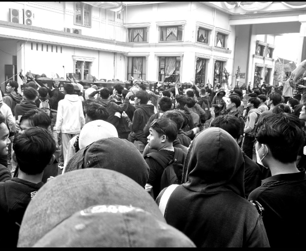 ArjunaArkana's tweet image. Mulai rusuh tadi gue mundur. #PolisiPembunuhRakyat