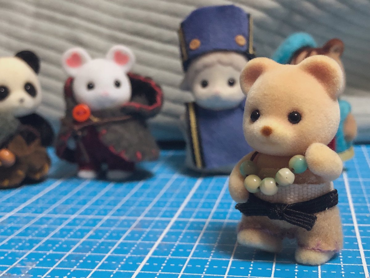 ぼうけんしゃたちは、
しゅぎょう中のモンクのクマにであいました
「なかまにいれる？」
かれが”もうろうげき”をうてるなら
力になってくれるとおもったのです。

ーーシルバニアD&amp;D童話より