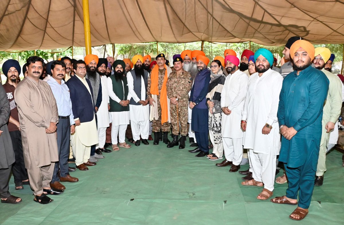 GTVNewsPk's tweet image. Field Marshal Syed Asim Munir Visits Flood-Affected Areas of Punjab.
COAS also Interacts with Sikh Community , Assures Restoration of Kartarpur.
#PakistanFloods #FieldMarshalAsimMunir #SikhCommunity #Rescue #FloodAffected #SyedAsimMunir #COAS #Kartarpur #BreakingNews #GTVNews