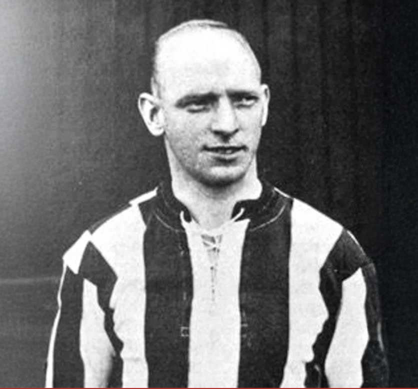 100 Years of Bees History is today
Our 1st league match in red and white stripes v Northampton Town, August 29th 1925

<a href="/BrentfordFC/">Brentford FC</a> <a href="/bfcgpg/">Griffin Park Grapevine (Brentford FC)</a>  <a href="/Beesotted/">Beesotted Brentford</a> <a href="/BrentfordBIAS/">BIAS - Brentford FC fans</a> <a href="/BeesShirts/">BrentfordShirts.com</a> <a href="/HGTBees/">#HerGameToo Brentford FC</a> 

Bees United - BFC Heritage