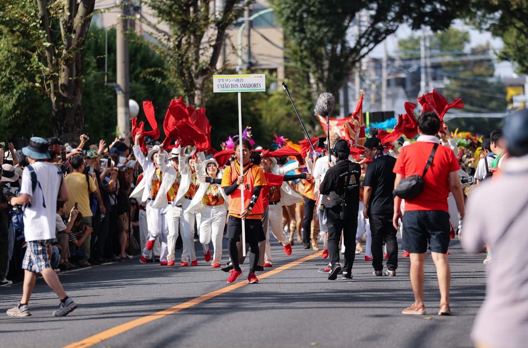 こんばんは！学生サンバ連合ウニアンです🇧🇷

この夏も沢山のパレードに出演させていただきました‼️

7月はブラジルフェス,熊野前,花小金井,京王閣競輪場にて、8月は川口でパレードできてとても楽しかったです✨

いよいよ明日は浅草サンバカーニバル🇧🇷⛩️
優勝目指して頑張りますので応援お願いします‼️