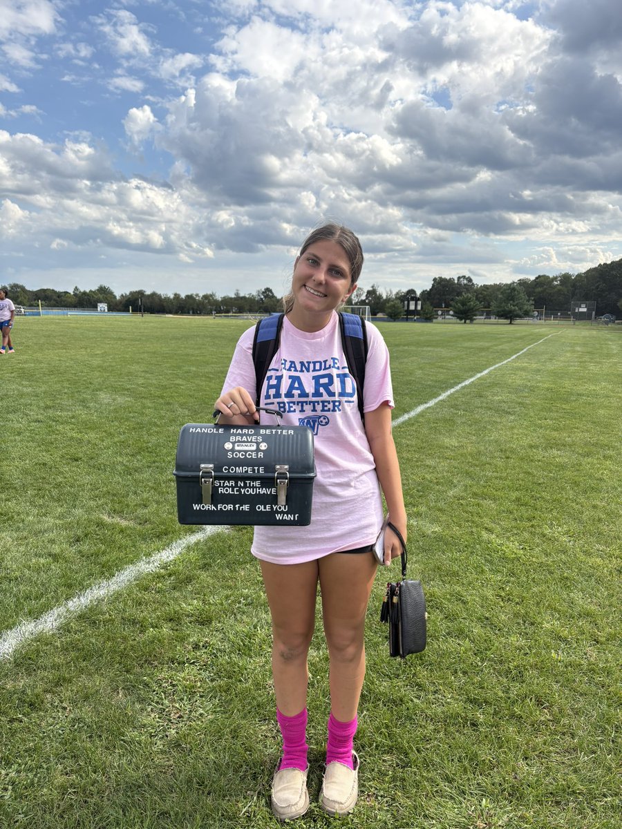 Last tune up today against a tough Shawnee squad. Girls are ready to get 1% better! 
Congrats to Ji, Celiyah and Li for. Wing the “lunch box” recipients. 💙⚽️
