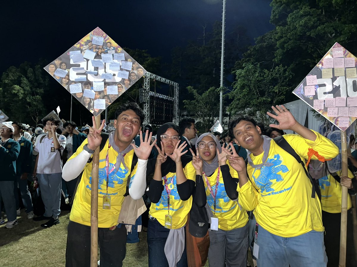 notsmailliw's tweet photo. mau diulang berapa ribu kalipun, aku akan tetap milih kalian untuk jadi pasmen ku dan keluarga ku.
Dan makasih aja ga akan cukup untuk merefleksikan kebaikan kalian.
Makasih ya, Realm 03, Kin 07, keluarga 205 🤍🤍🤍 #OSKMITB https://t.co/vcMAN53qMp