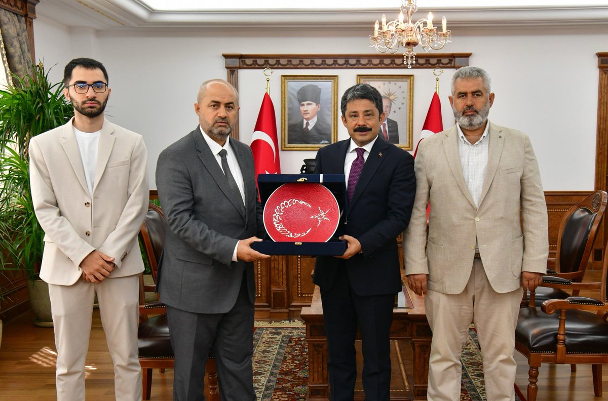 🇹🇷Ülkemizin çeşitli bölgelerinden ilimize gelen Şehit ve Gazi Derneklerinin başkanlarını Valiliğimizde ağırladık. 

🇹🇷Aziz şehitlerimizin hatırası ve kahraman gazilerimizin fedakârlıkları milletimizin daima baş tacıdır. Bu anlamlı ziyaret de vatan uğruna can veren yiğitlerimizi