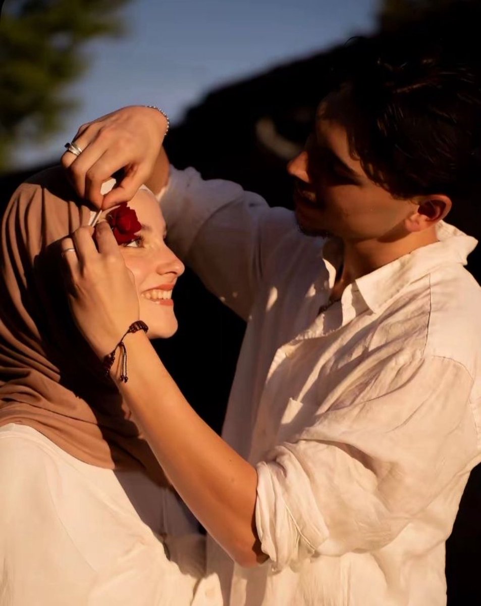 Gülüşünün kıyısında hayallerim var benim…🌹