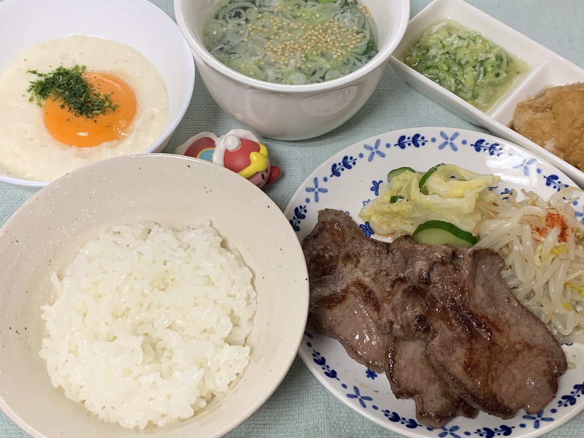 ご飯🍚
牛タン（ネギ塩　おろしポン酢
月見とろろ
ネギとワカメのスープ

食べました

#夜ごはん