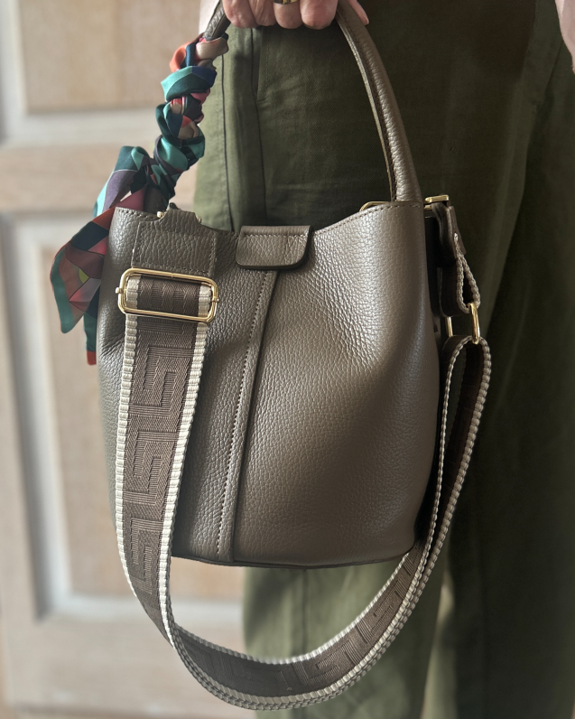 A sneak-peek at our new Dalu Bucket Bag. The perfect blend of understated elegance and functionality.

Inspired by the Assyrian Ceremonial Bucket of Ancient Mesopotamia. 
Expertly crafted by hand in Italy.

Coming Soon: sbee.link/qnvbe7dk6t