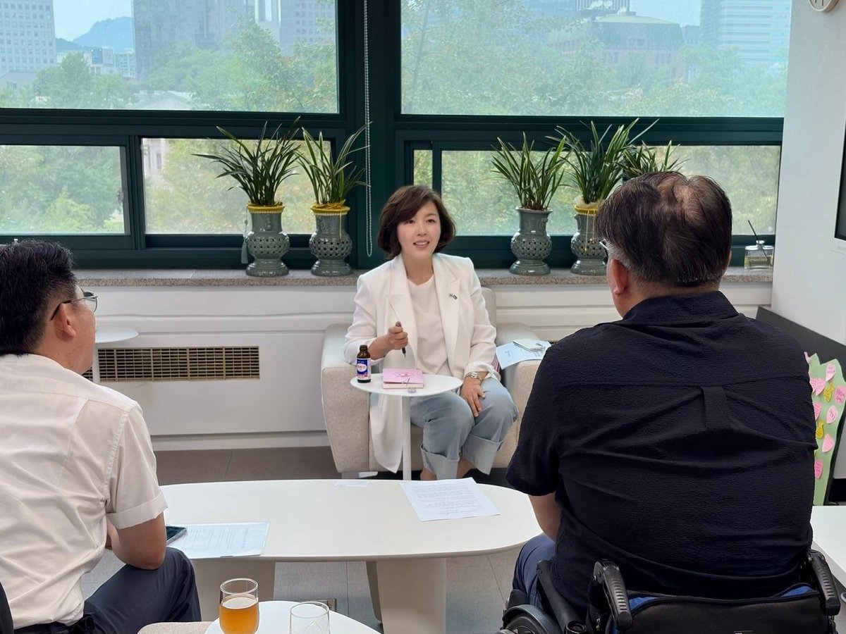 KimKyung253626's tweet image. [장애인체육·생활체육지도자 지원]
장애인체육 홍보·지원 강화와 생활체육지도자 처우 개선을 논의했습니다. 경력·성과를 반영하지 않는 단일급 체계는 반드시 개선되어야 합니다. 서울시가 호봉제 도입으로 체육인의 사기와 전문성을 높여야 합니다.
#장애인체육 #생활체육지도자 #처우개선