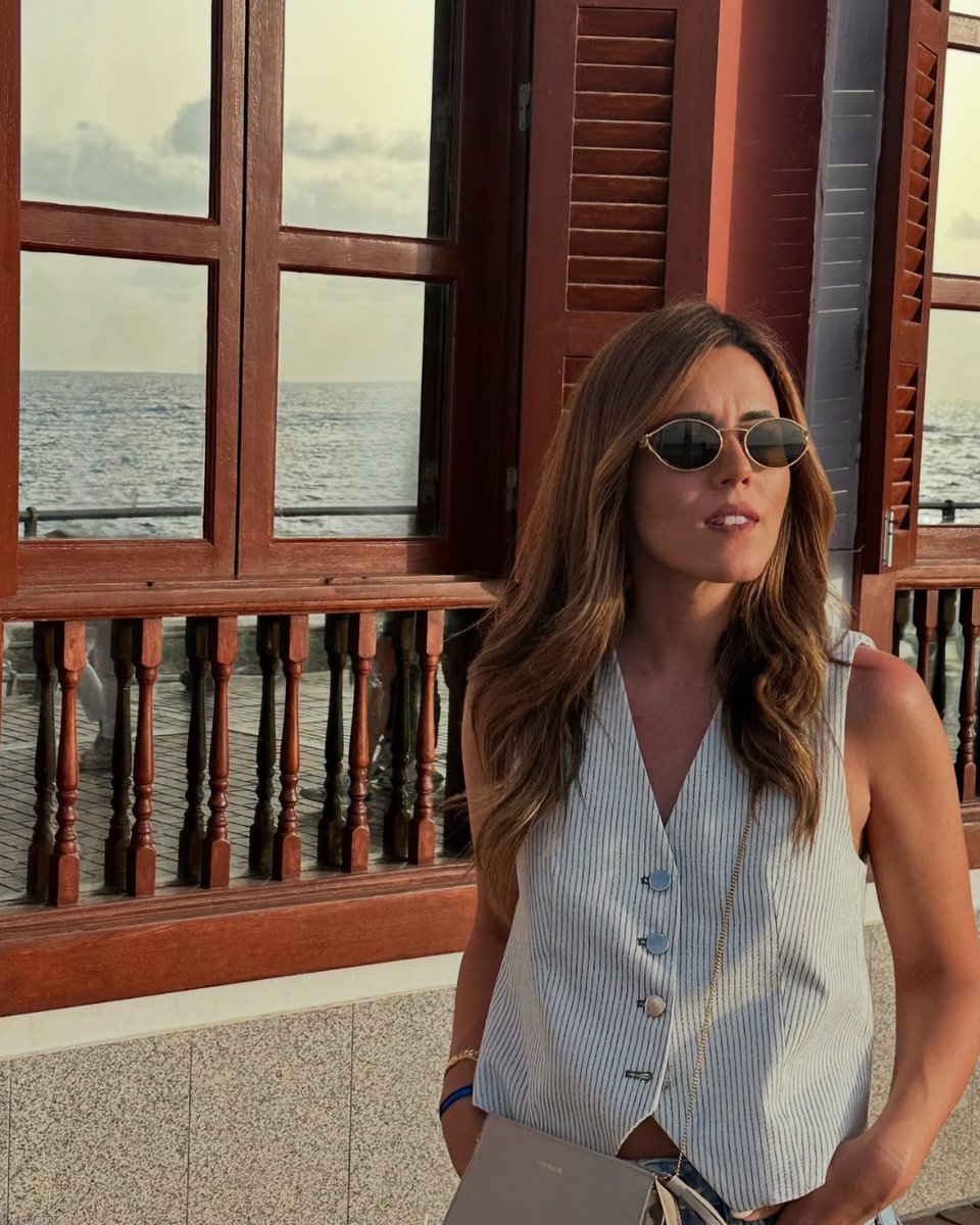 OnlineOptima's tweet photo. Si algo tenemos claro es que Tania @trendyinlove sabe cómo llevar sus looks al siguiente nivel… y este verano no se ha separado de sus Miu Miu. 😎✨

Unas gafas que son puro estilo y que encajan con cada outfit como si estuvieran hechas para ella. https://t.co/twSZPkCTBe