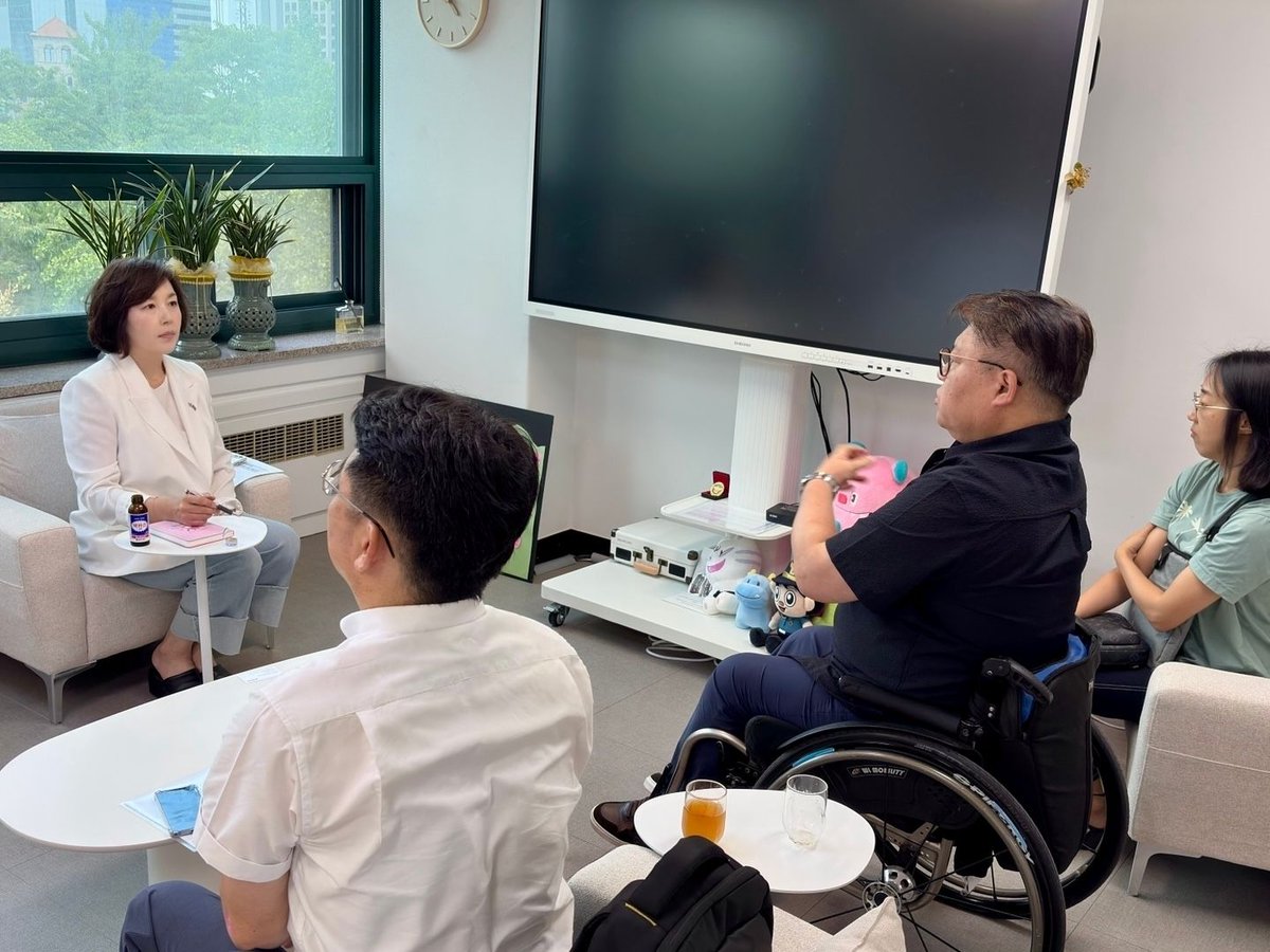 KimKyung253626's tweet image. [장애인체육·생활체육지도자 지원]
장애인체육 홍보·지원 강화와 생활체육지도자 처우 개선을 논의했습니다. 경력·성과를 반영하지 않는 단일급 체계는 반드시 개선되어야 합니다. 서울시가 호봉제 도입으로 체육인의 사기와 전문성을 높여야 합니다.
#장애인체육 #생활체육지도자 #처우개선