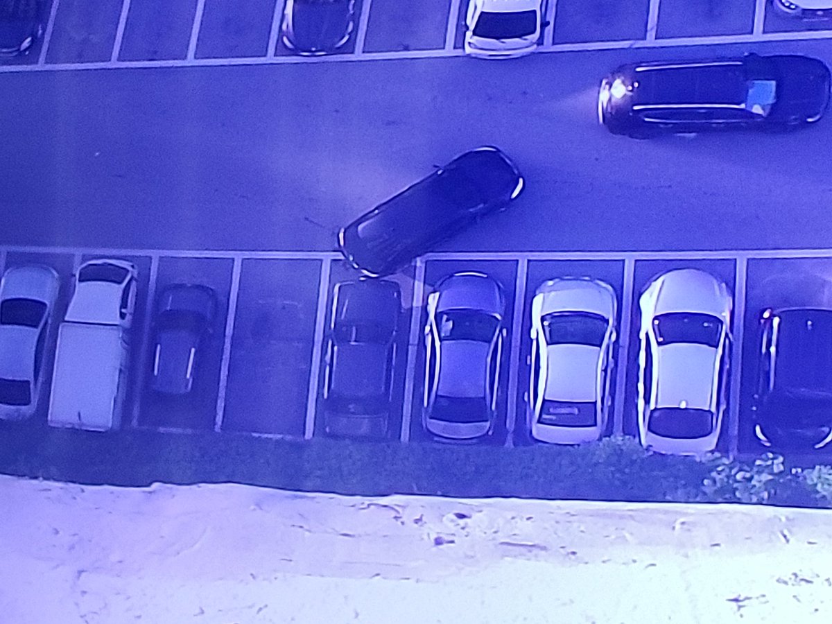 술처먹은 미친놈이 6분동안 주차장에서 와리가리치면서 내차랑 정사장님차 포함 5대 박거나 긁었음

미친ㅋㅋㅋㅋㅋㅋㅋㅋㅋㅋㅋㅋ