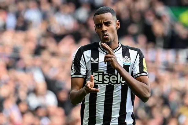 Imagine we move Joao Pedro in the 10 and buy Isak as the mystery target 💭💭