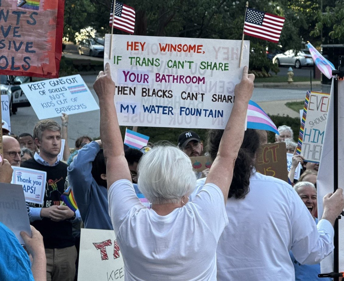 The🐰FOO (@politibunny) on Twitter photo Here’s <a href="/SpanbergerForVA/">Abigail Spanberger</a> proudly campaigning with <a href="/VAGovernor73/">Governor Ralph Northam</a> … you guys remember him, right?
Notice a pattern? Here’s <a href="/SpanbergerForVA/">Abigail Spanberger</a> proudly campaigning with <a href="/VAGovernor73/">Governor Ralph Northam</a> … you guys remember him, right?
Notice a pattern?