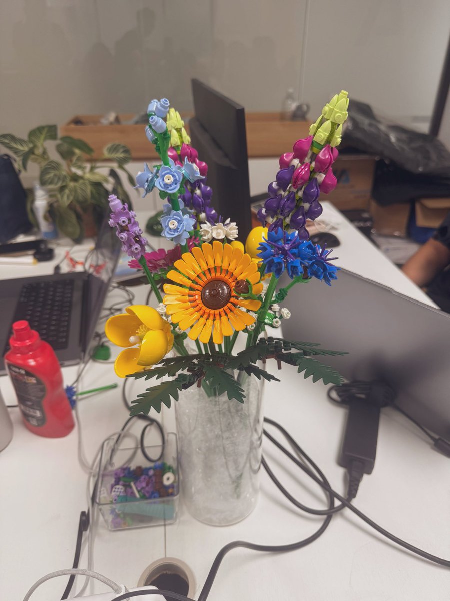 zozovp's tweet image. Code. Coffee. Creativity.

And LEGO flowers because every great team deserves something beautiful and nerdy.

#GlintecoVibes #OfficeInspo #EngineeringWithHeart