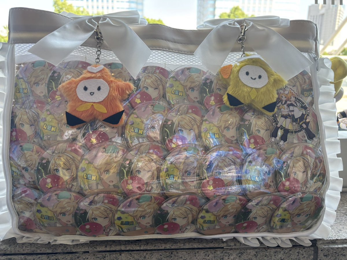 お優しい方々が自分と友人にリンちゃんとレンくんの星のキャラクターをくださいました💭ほんとうにありがとうございます😭💕