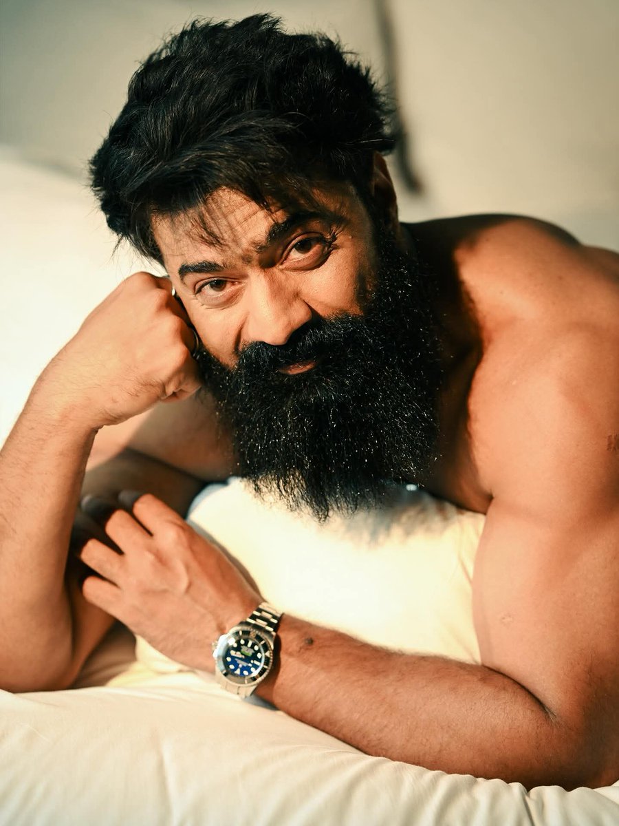 CineBuff2003's tweet image. Hello Beard …..❤️
#DhumketuEnters20CrClub
#RaghuDakat #Projapoti2