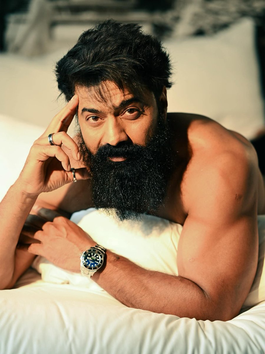 CineBuff2003's tweet image. Hello Beard …..❤️
#DhumketuEnters20CrClub
#RaghuDakat #Projapoti2